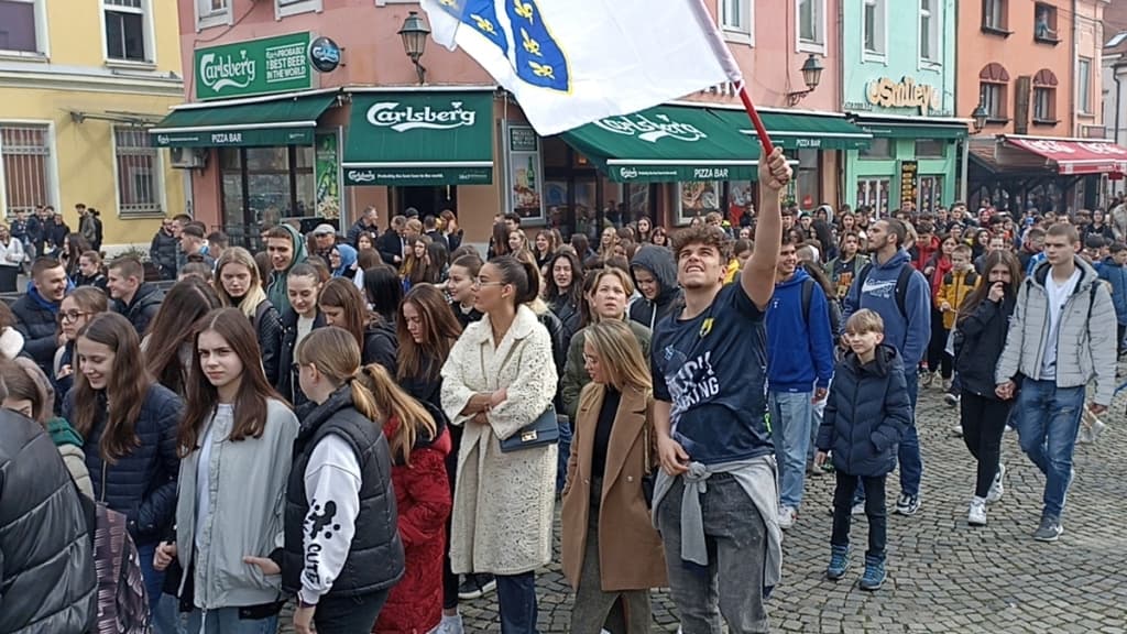 trg-slobode-ucenici.jpg