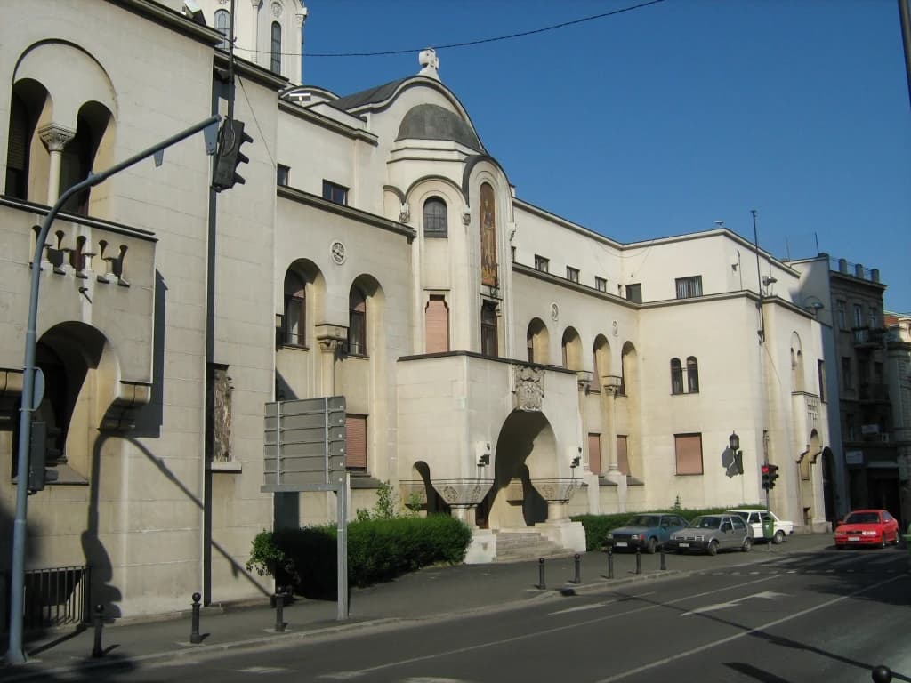 Za iznudu i prijetnju oružjem u Patrijaršiji Srbije: Osumnjičenom određen pritvor 