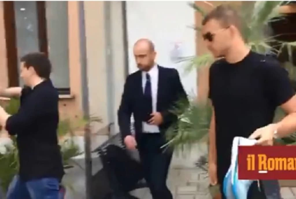 Džeko obavio ljekarske preglede: Šta su mu skandirali navijači?
