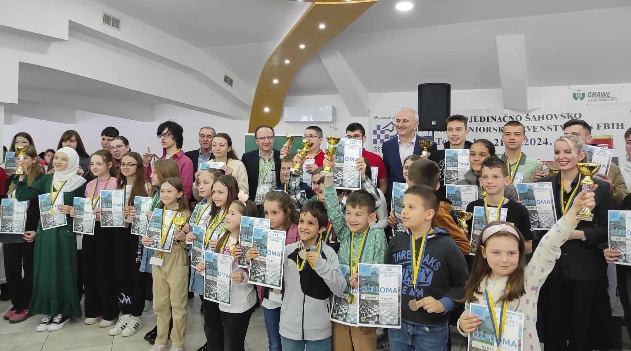 Ovo su kadetski i juniorski prvaci Federacije BiH u šahu