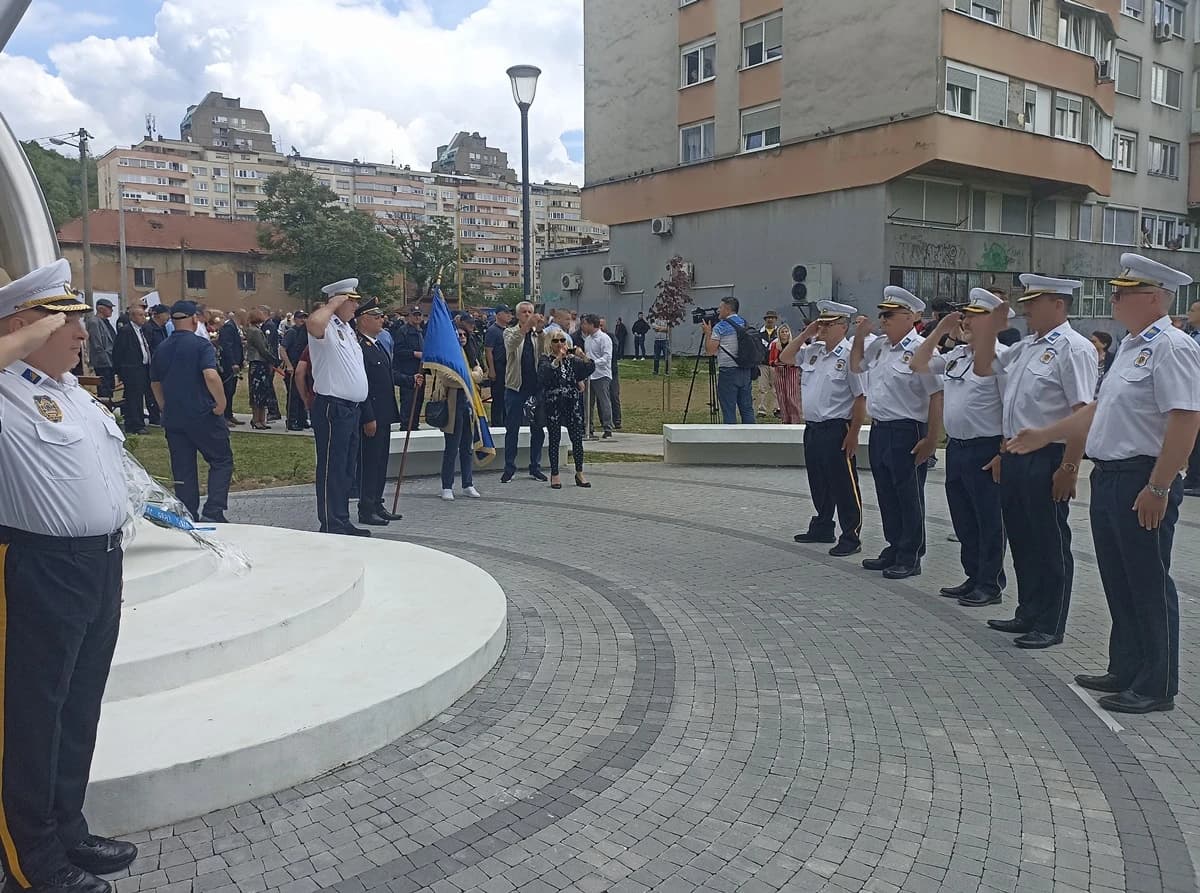 Odavanje počasti u Spomen-parku