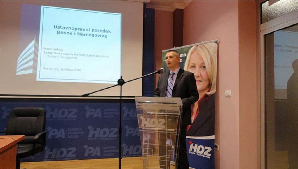 Marin Vukoja kao predavač na jednom od HDZ-ovih skupova