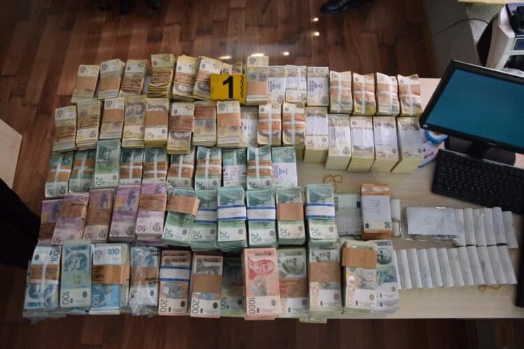 Zaplijenjene velike količine novca u različitim valutama