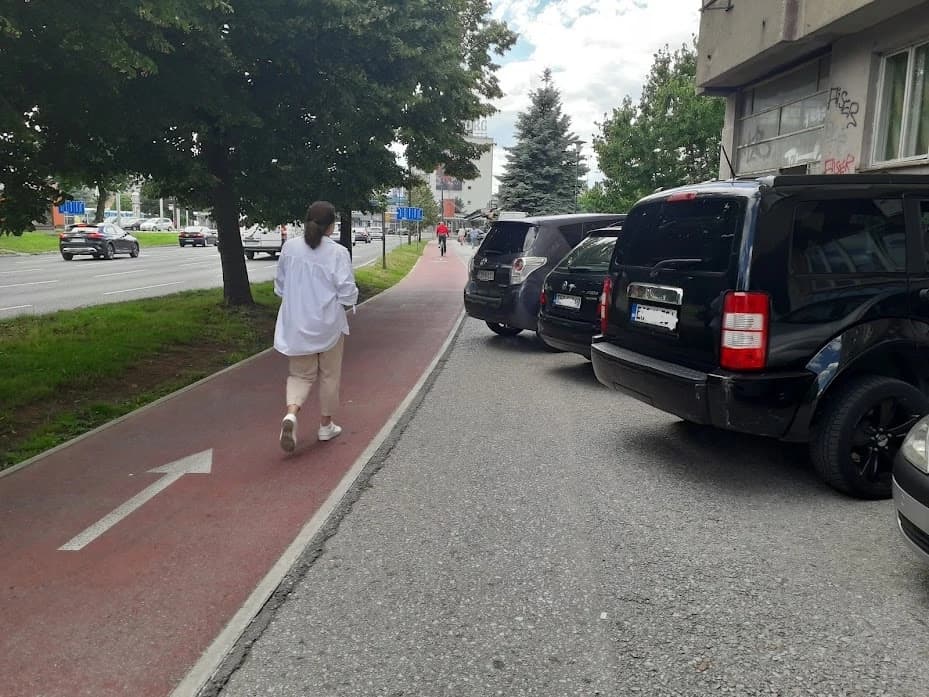 Šetnica u Džemala Bijedića do broja 44