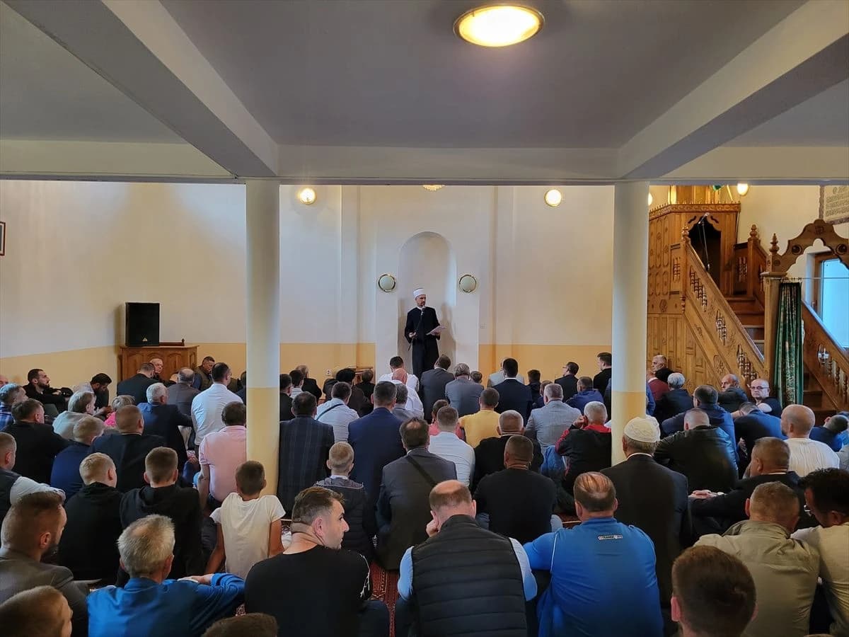 Bajram namaz u Bijeloj džamiji