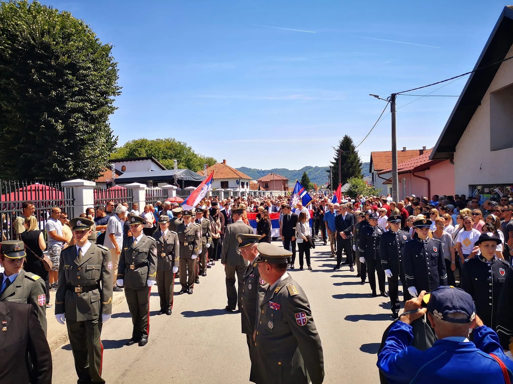Vojnici iz Srbije u Bratuncu