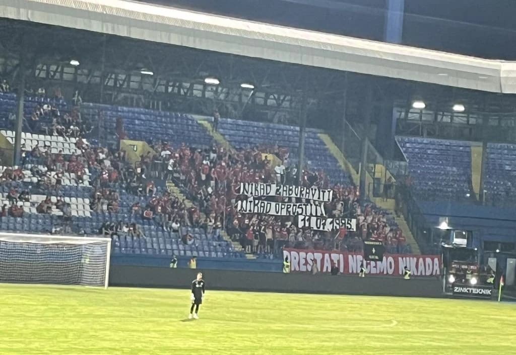 Jasna poruka sa sjeverne tribine