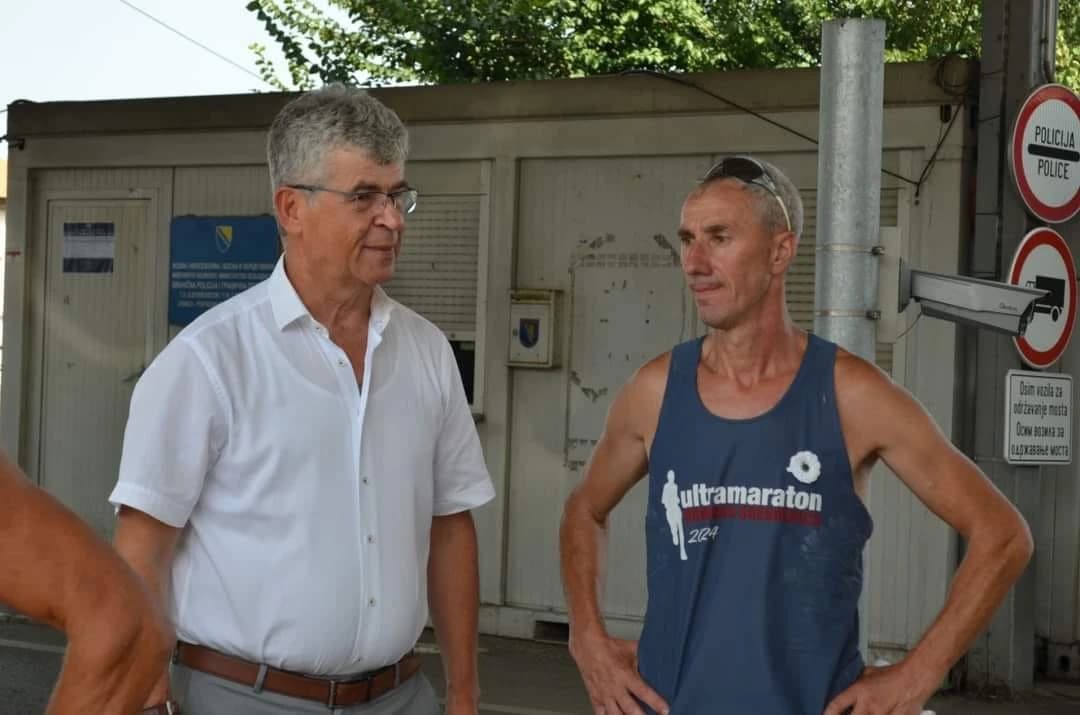 ZIjad Nišić sa jednim od ultramaratonaca