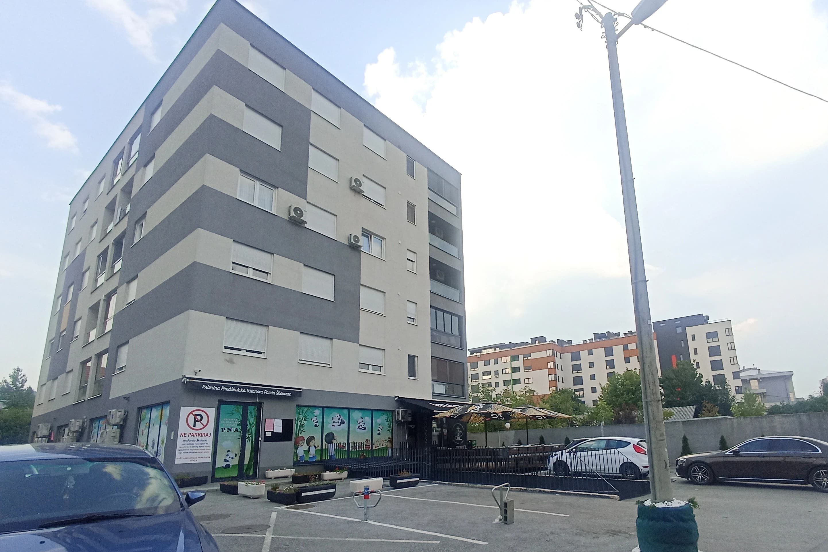 Objekat ispred kojeg je uočena naprava