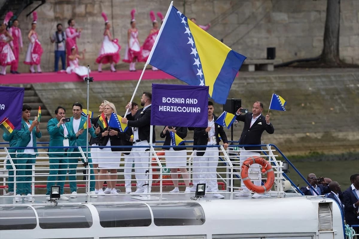 Zastavu BiH nosio je Mesud Pezer