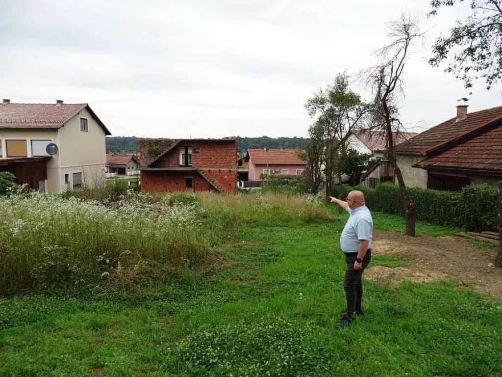 Jasmin Spahić u naselju Leptihor