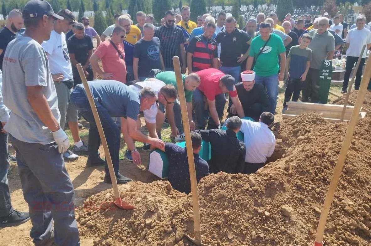 Kolege iz cijele BiH stigle na ispraćaj: U Zenici ukopan Albin Kapić, legenda bh. ragbija