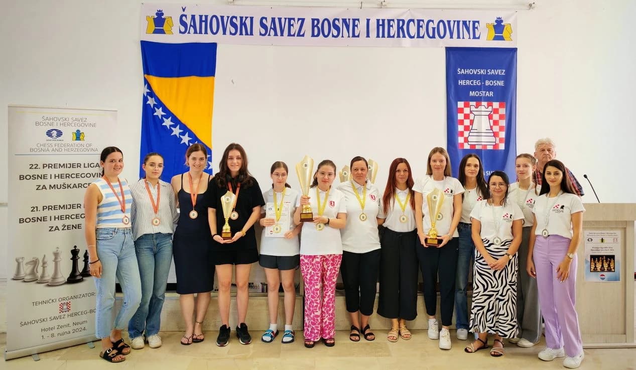 Članice ŠK Sarajevo (u sredini) do naslove bez poraza