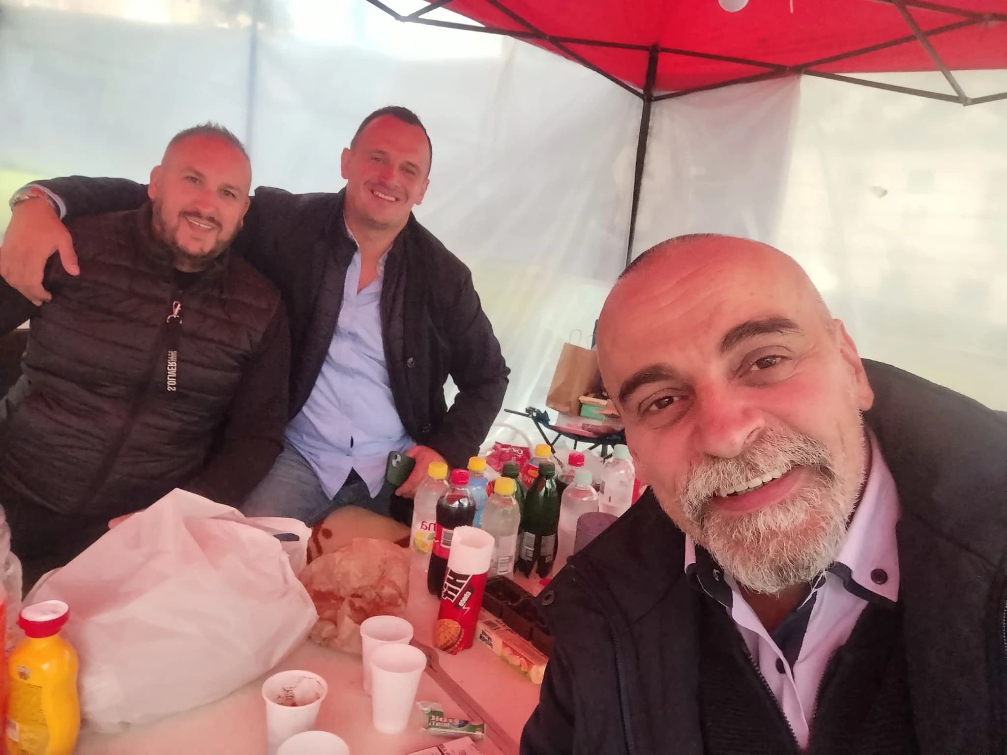 Radnici u zdravstvu KS jutros u šatoru ispred Vlade