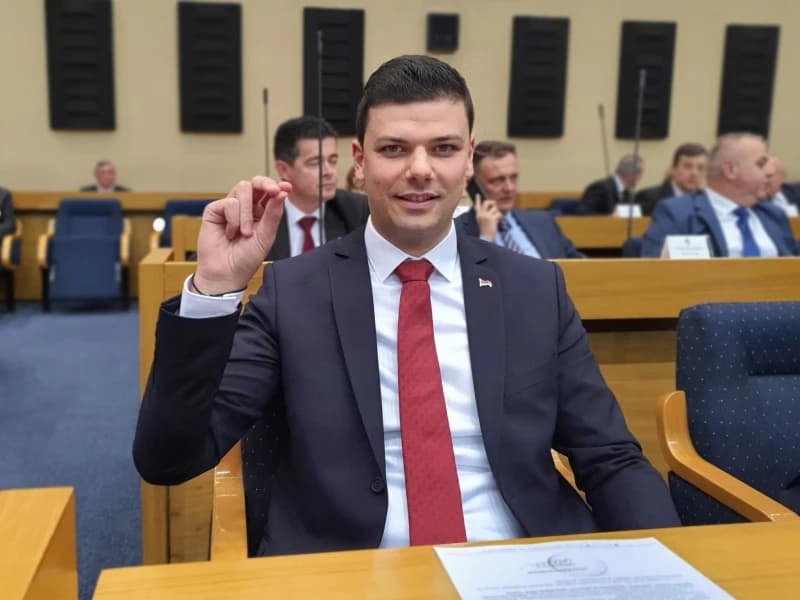 Momčilo Antonić