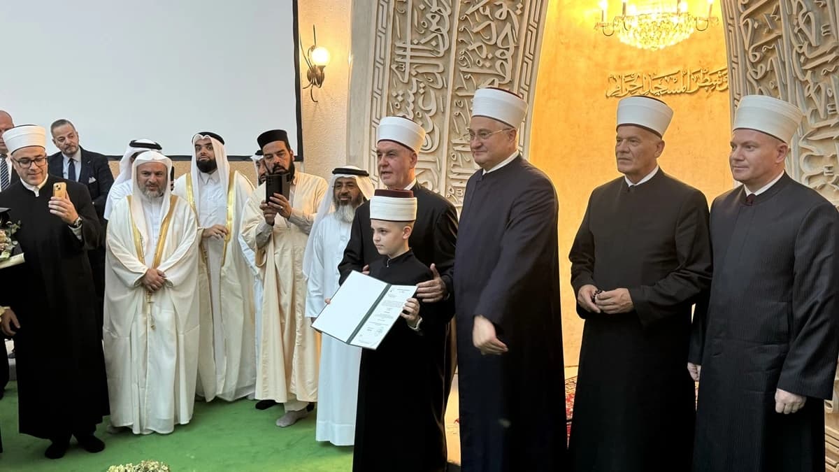 Enis Bašić s diplomom