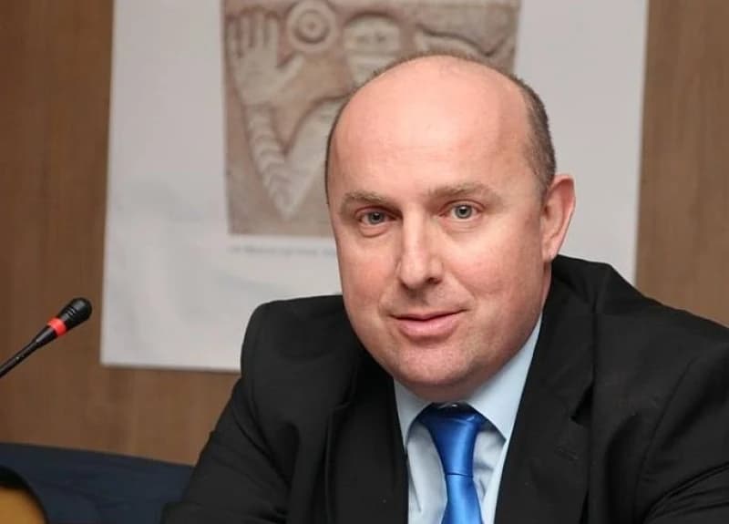 Prim. dr. Enis Hasanović