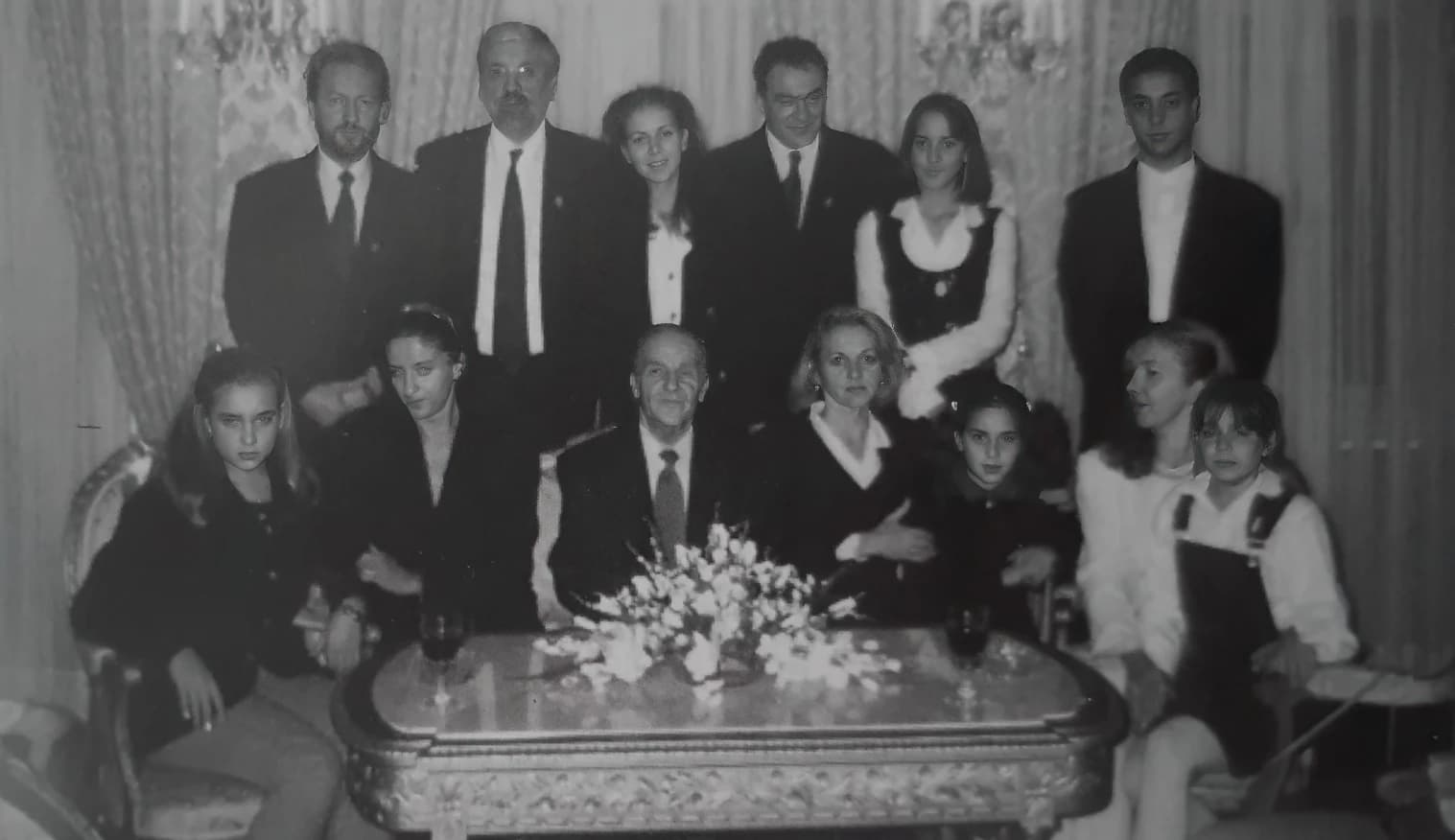 Alija Izetbegović sa članovima porodice