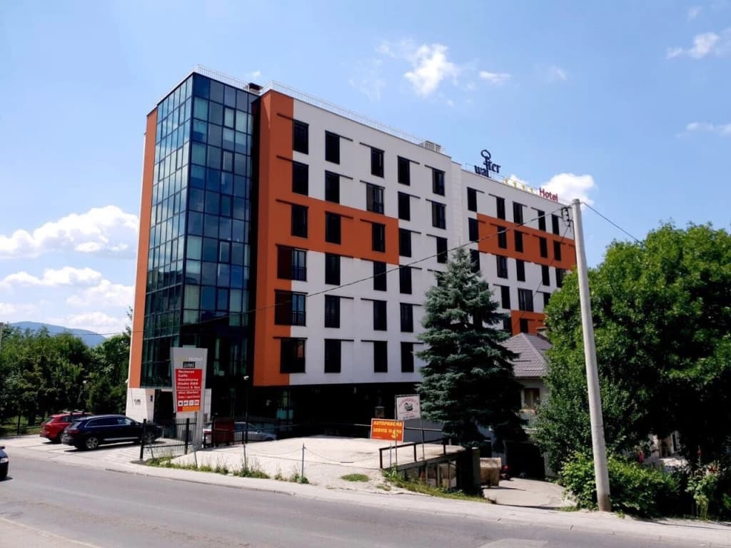 Među oduzetom imovinom hotel Emiran u Nedžarićima