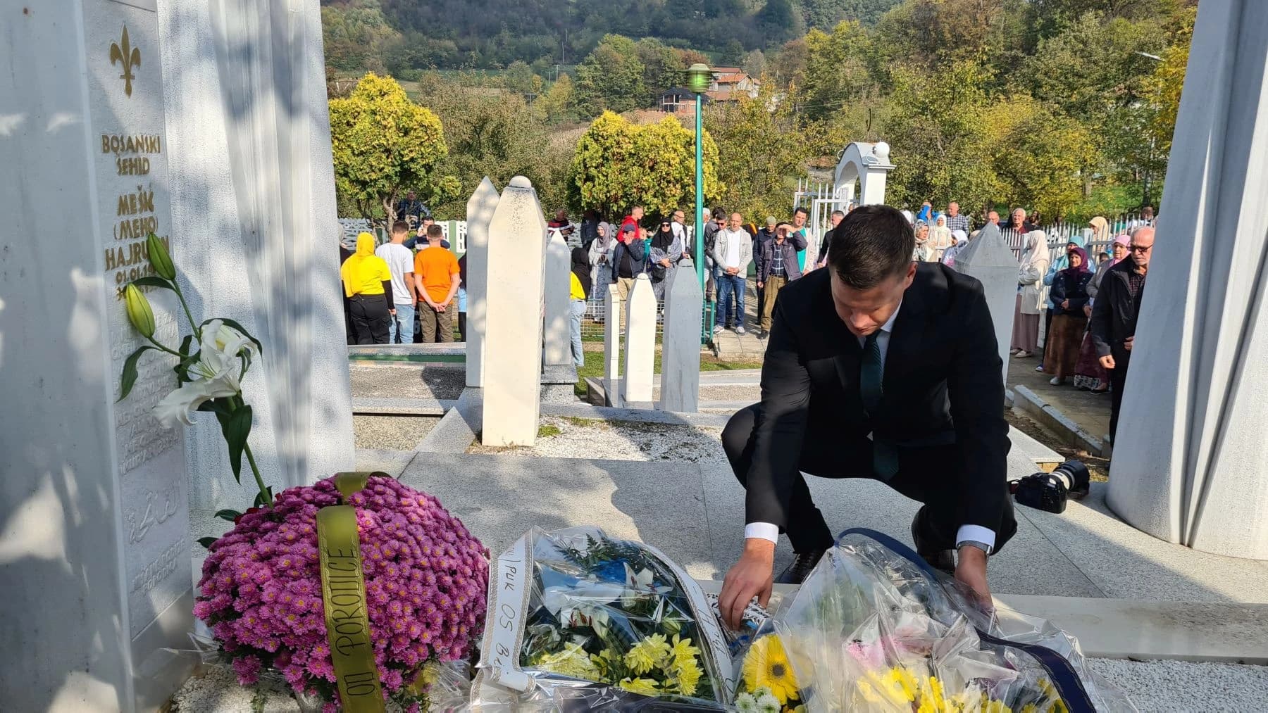 Premijer Halilagić prilikom polaganja cvijeća