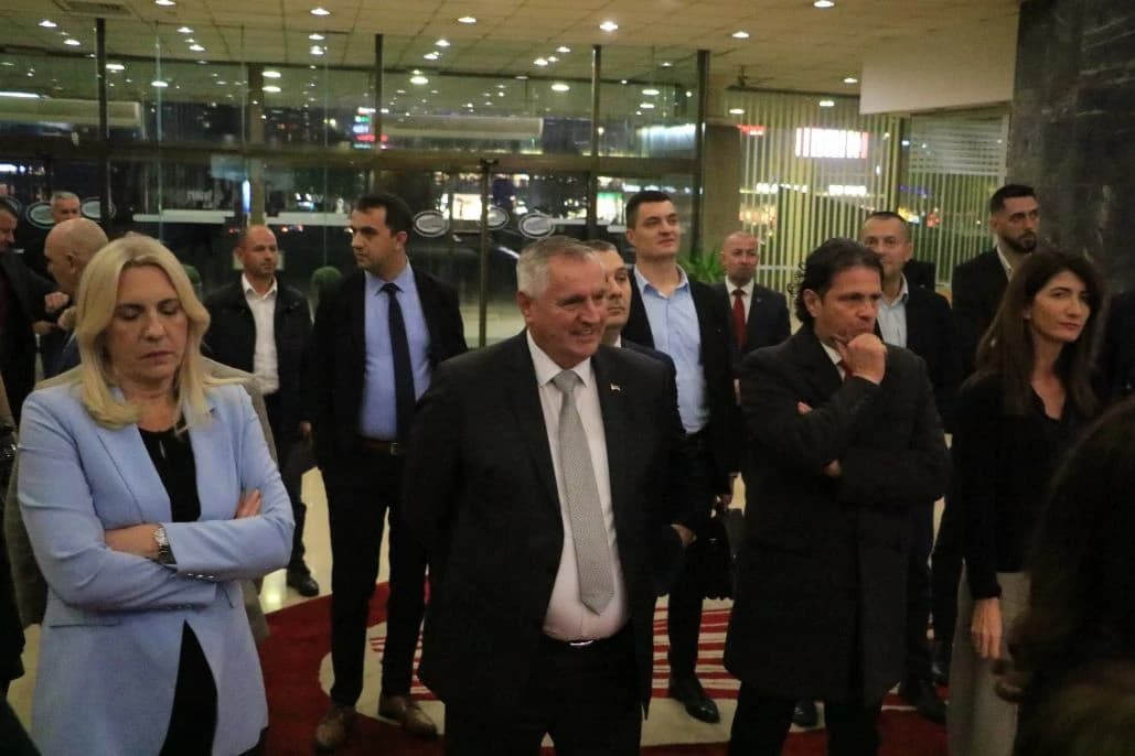 Članovi SNSD-a i HDZ-a nakon sastanka