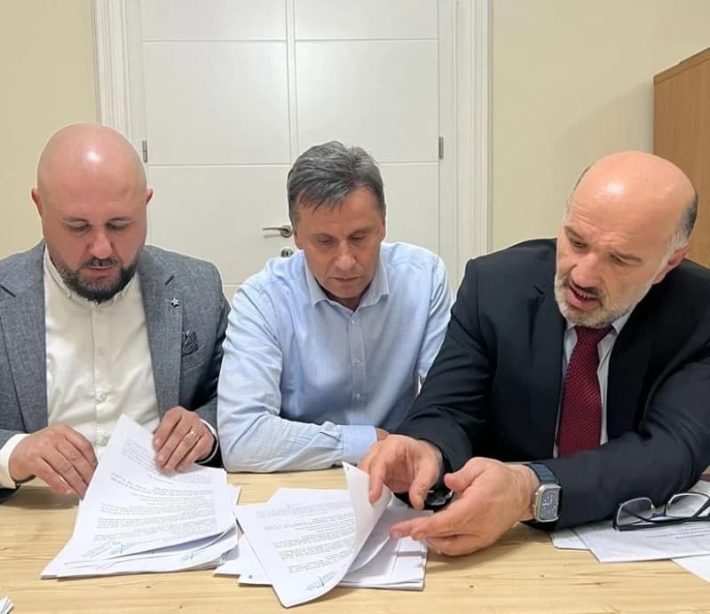 Fadil Novalić sa advokatima, Elmirom Jahićem i Senadom Pećaninom