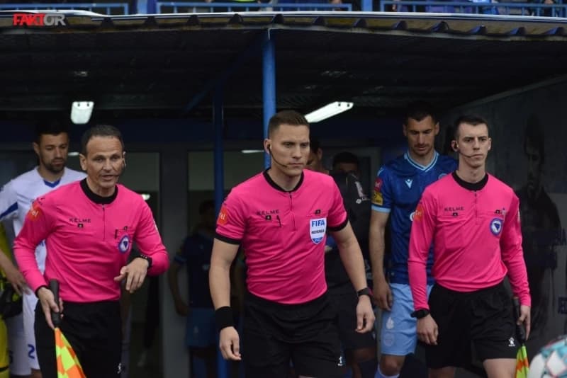 Luka Bilbija (u sredini)