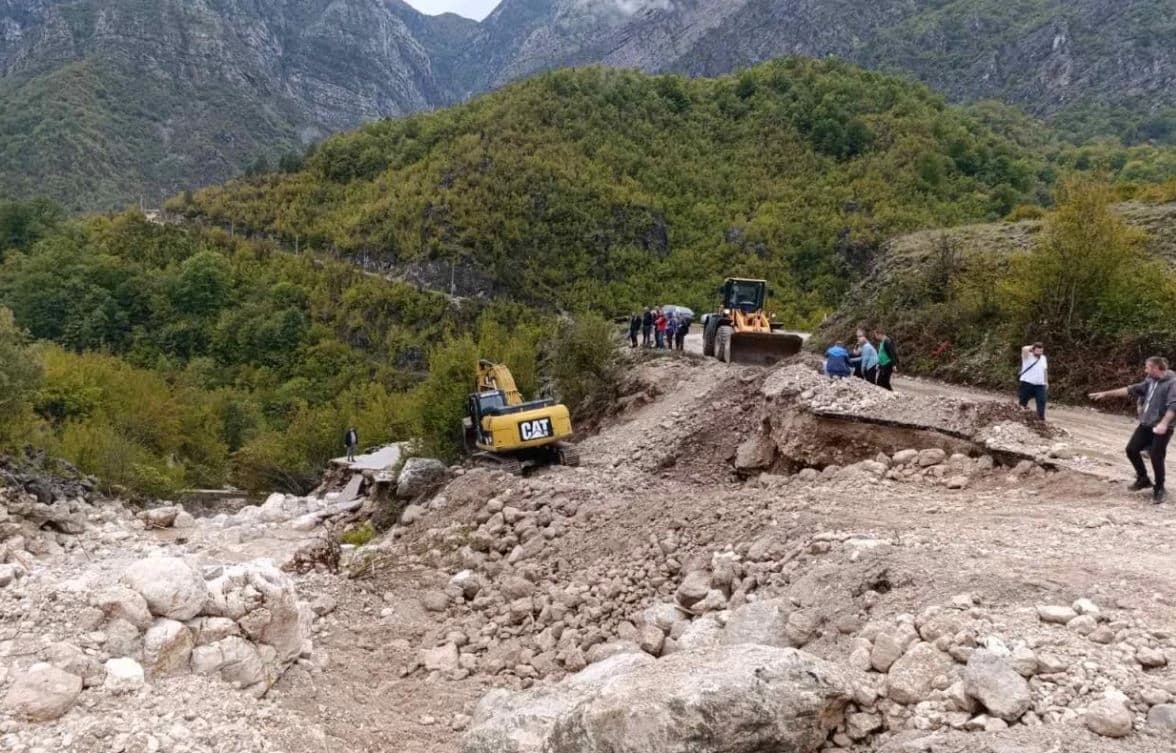 Čišćenje nakon poplava u Donjoj Drežnici