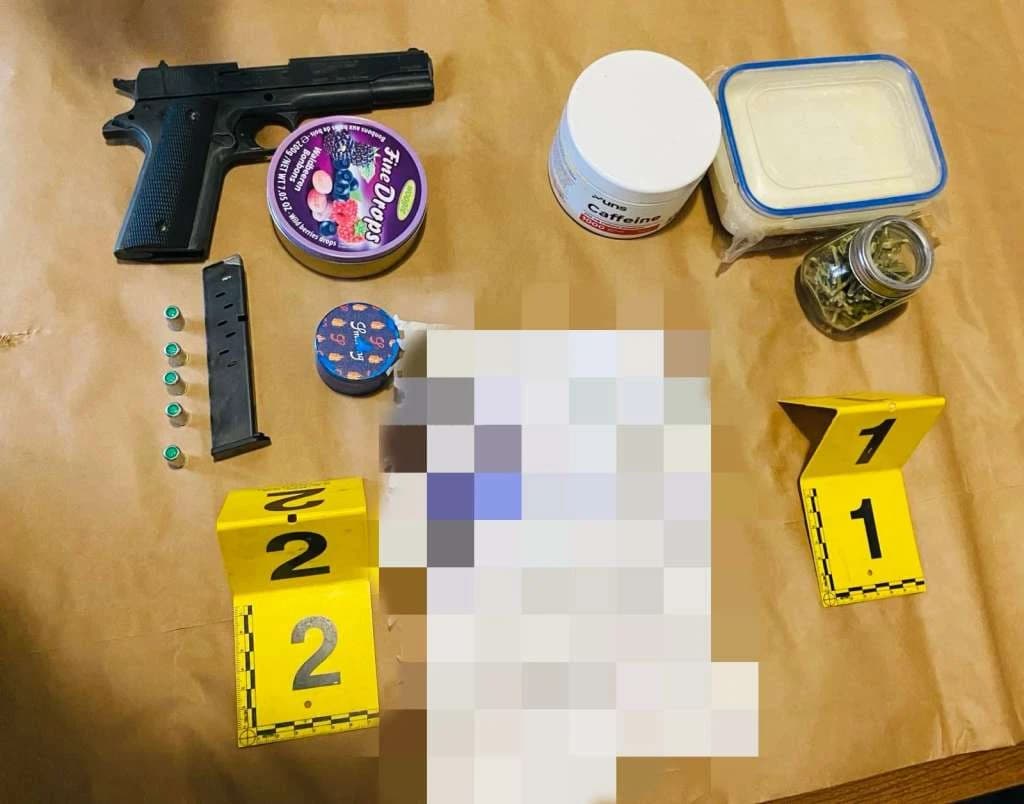 Zaplijenjena droga i gasni pištolj