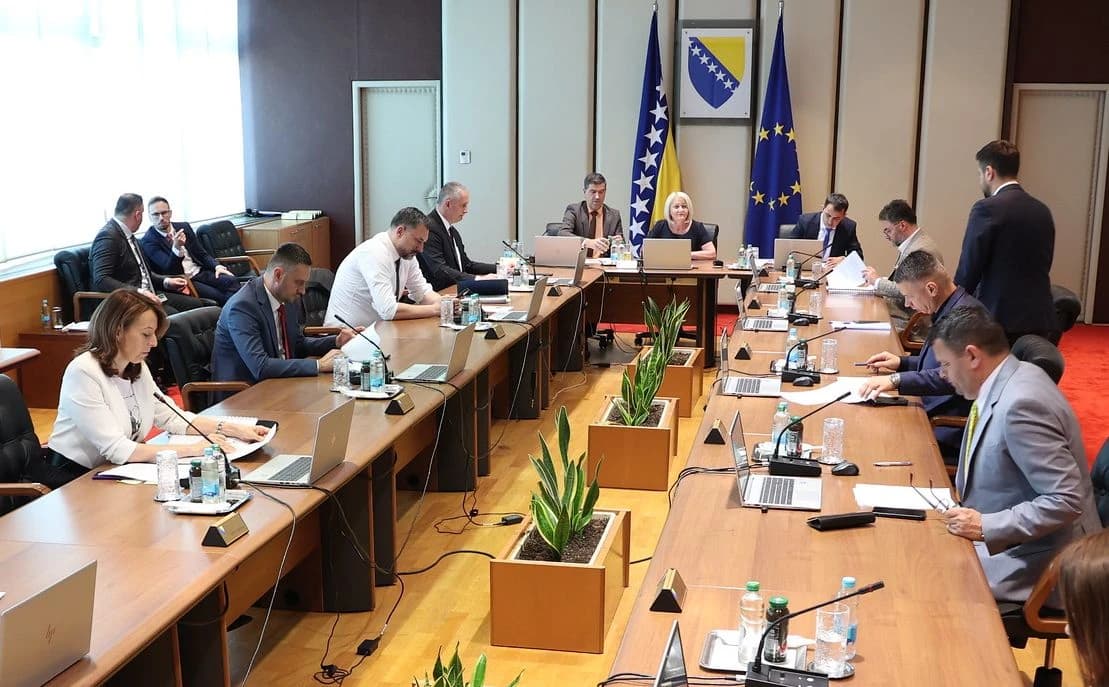 Ko će preuzeti odgovornost za novi sramotu?