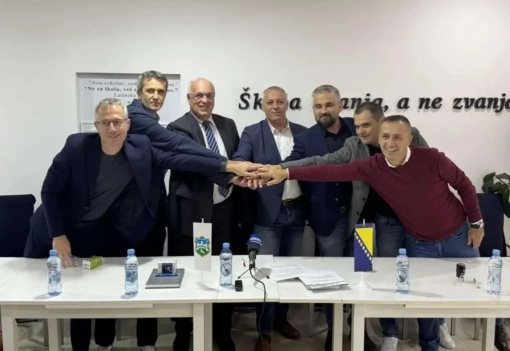 S potpisivanja sporazuma o formiranju većine u Velikoj Kladuši