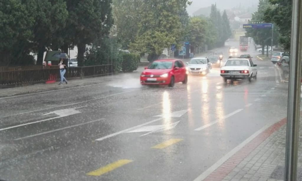 Jaki pljuskovi otežali saobraćaj