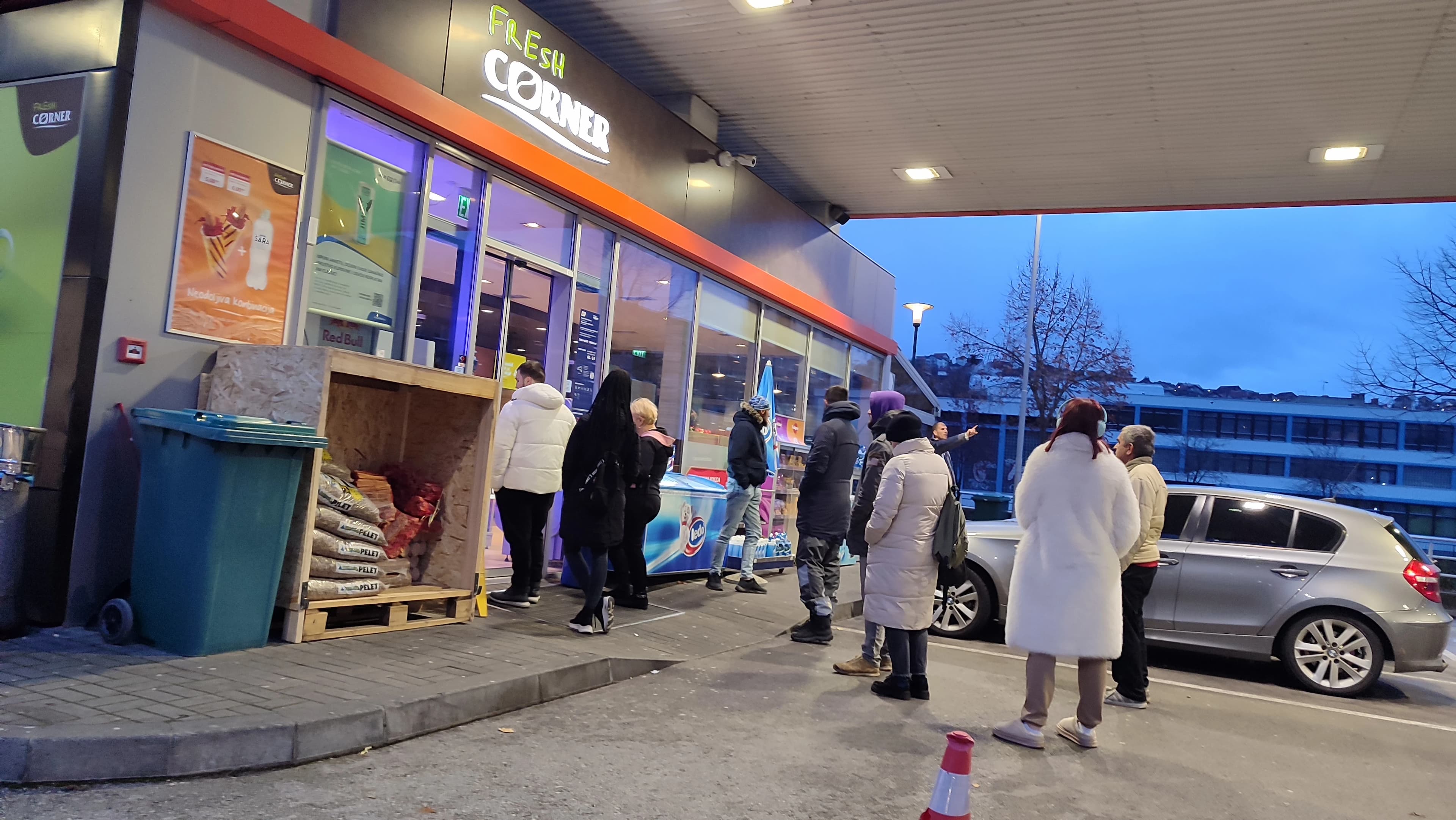 Velike gužve na benzinskim pumpama u Sarajevu