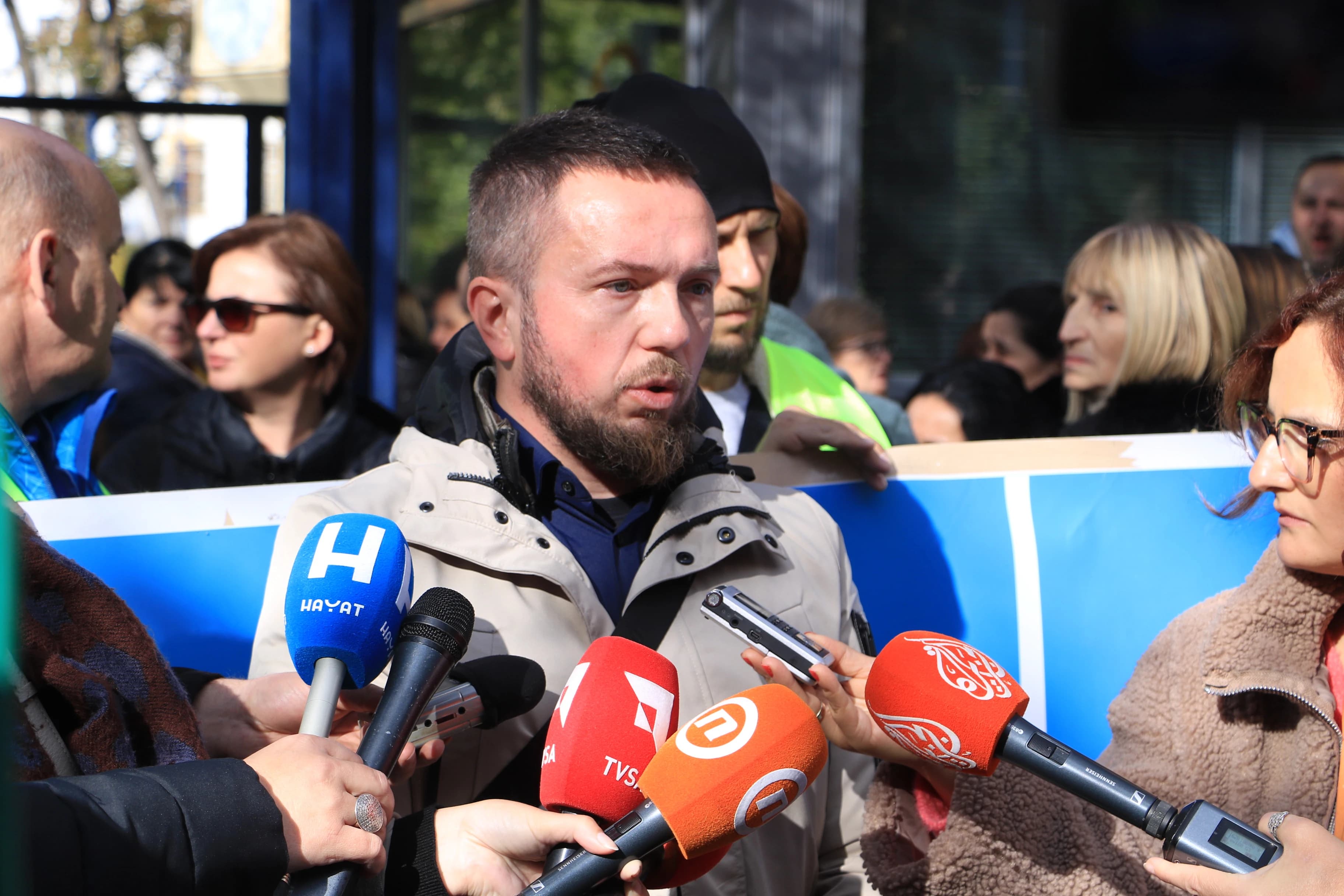 Edin Kulovac tokom nedavnih protesta ispred KCUS-a