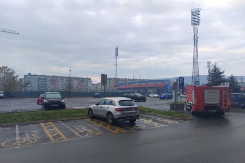 Parking kod zgrade Vlade RS-a