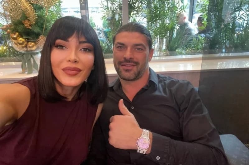 Andy Bara u društvu Ajle Alimanović, bivše direktorice Sarajeva