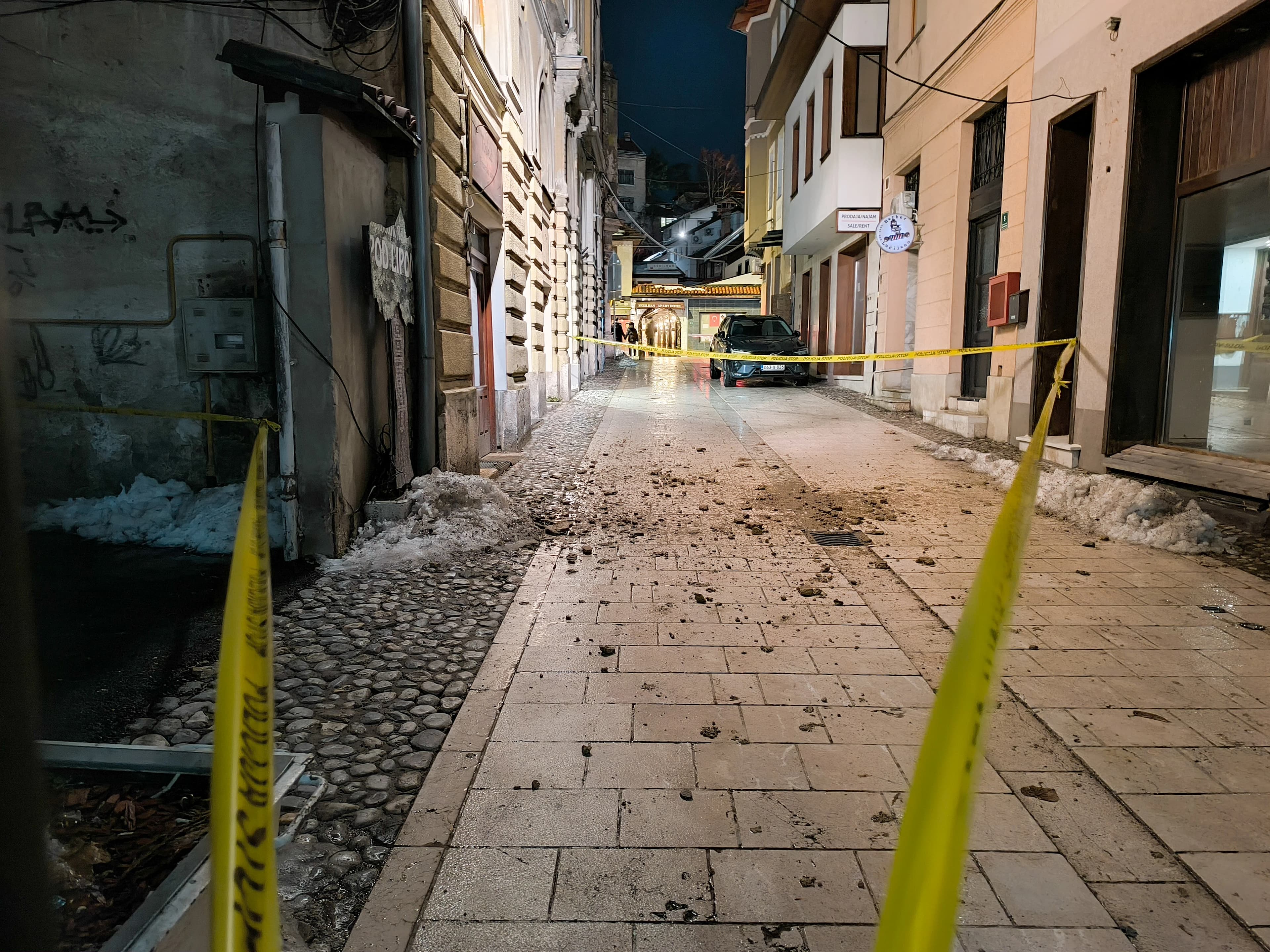 Policija ogradila mjesto pada materijala