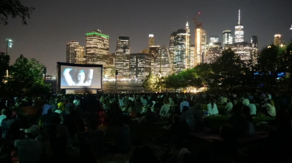 Uživanje u filmu ispod njujorškog mosta Brooklyn