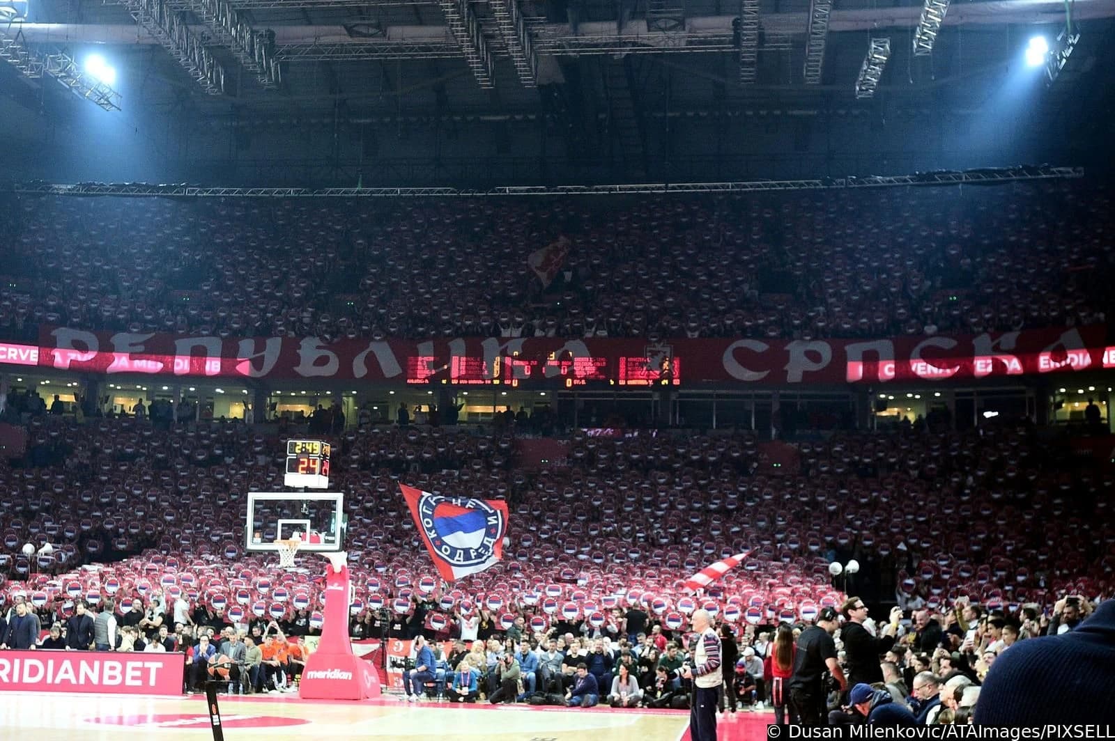 Sramna koreografija navijača Crvene zvezde