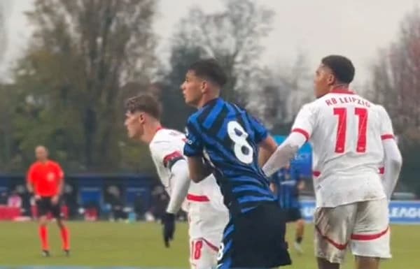 Luka Kulenović (broj 8) nastupa za Inter