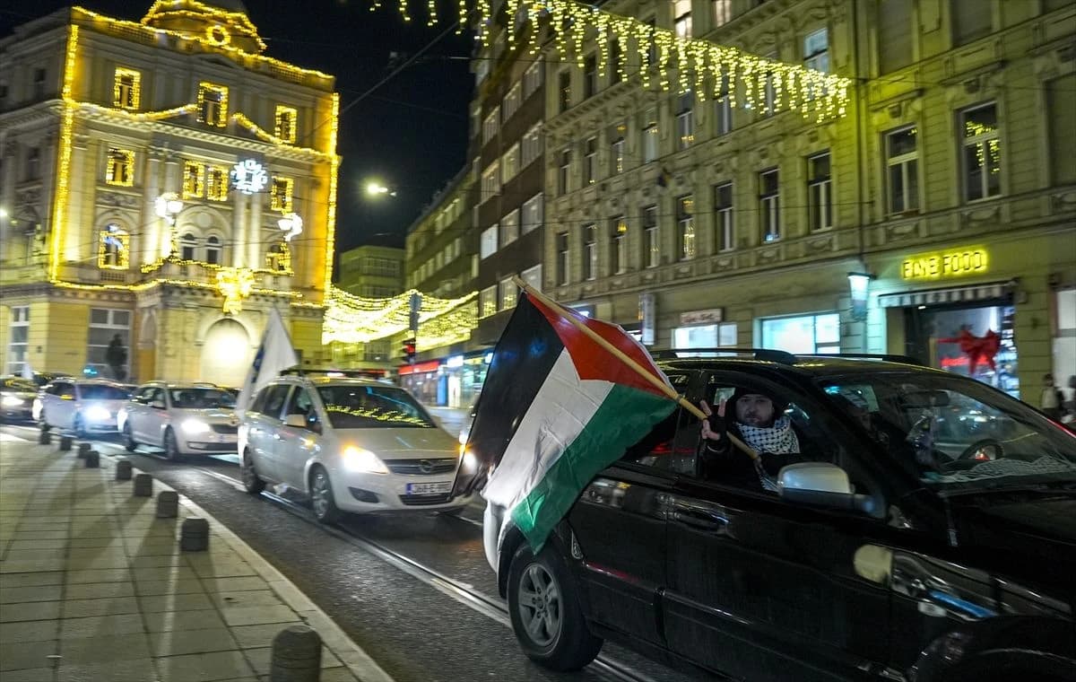 Kolone automobila u Titovoj ulici