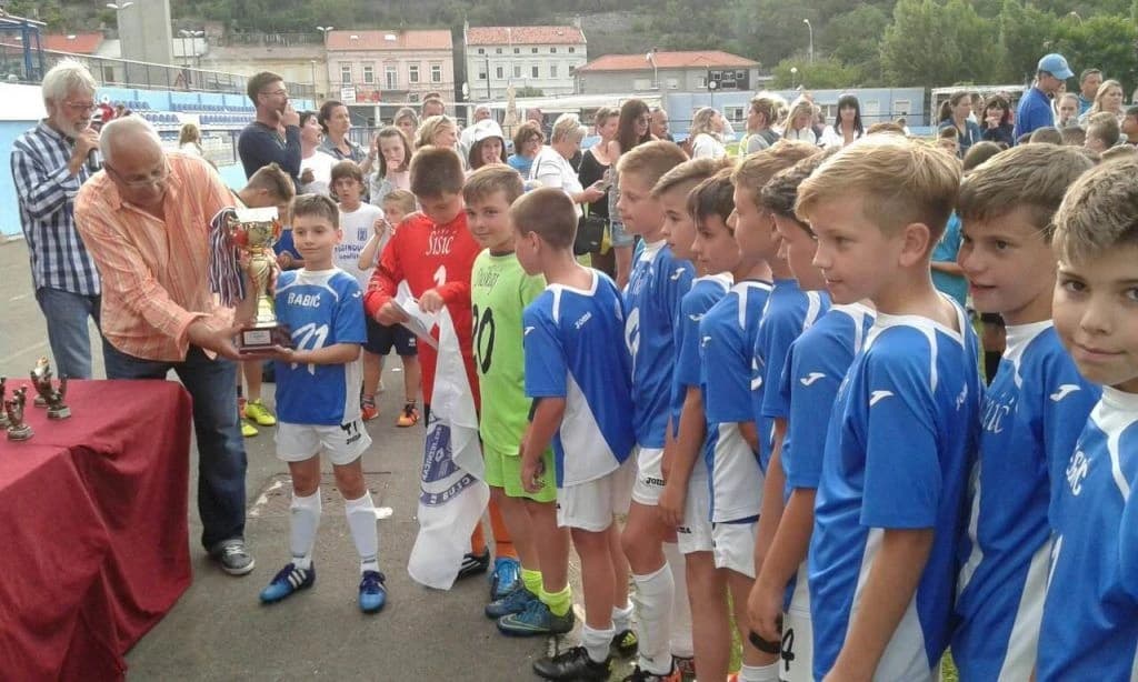 Čelik (peti s lijeva) na turniru u Hrvatskoj sa omladincima Željezničara