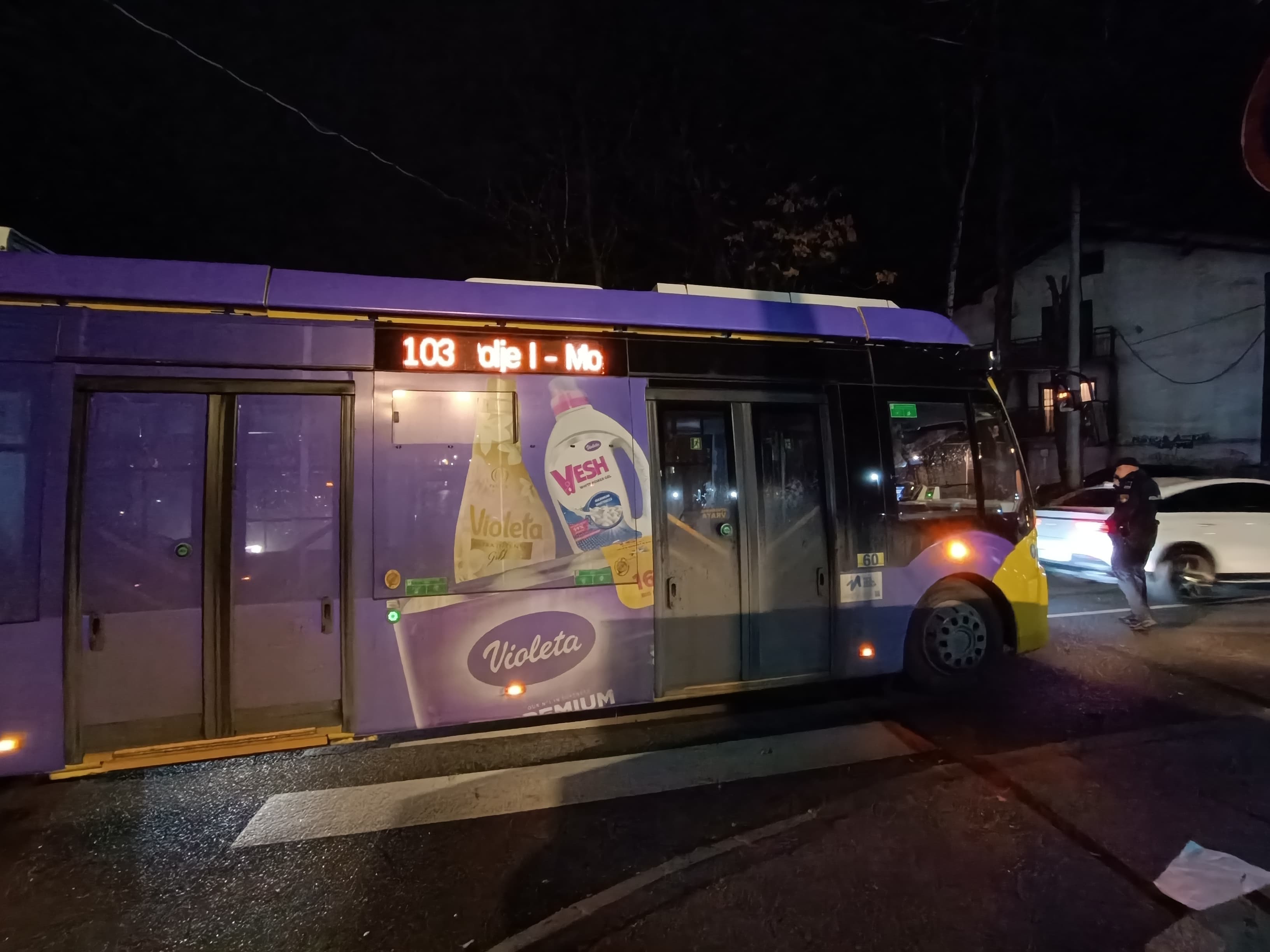 Razlupan trolejbus, uviđaj, Trg Austrije, GRAS