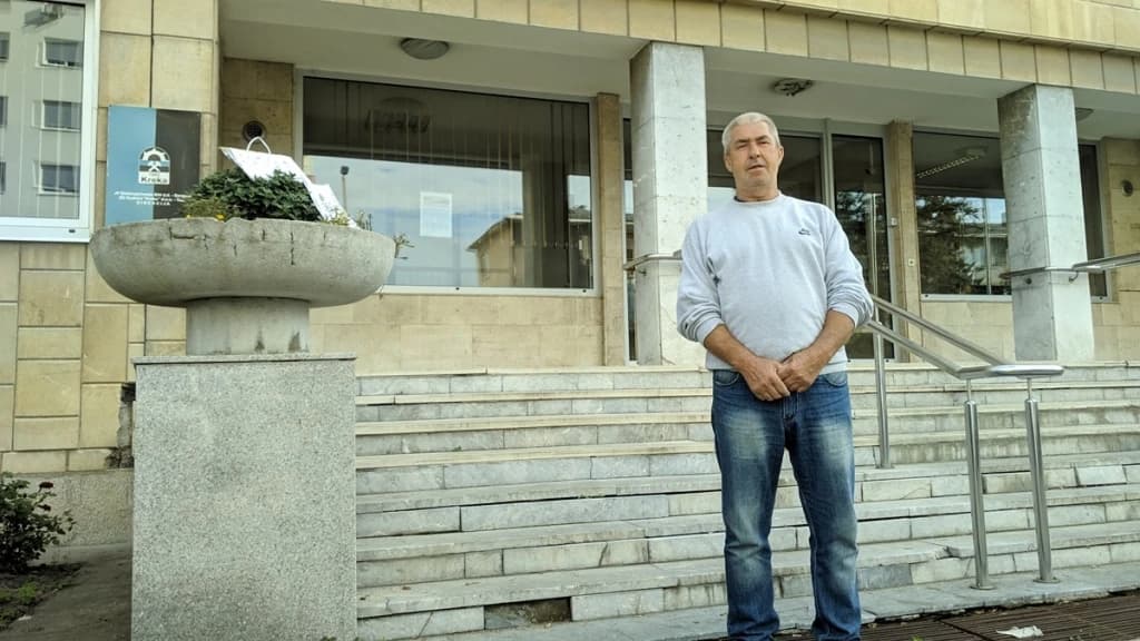 Begajet Ribić pred Direkcijom "Kreke"
