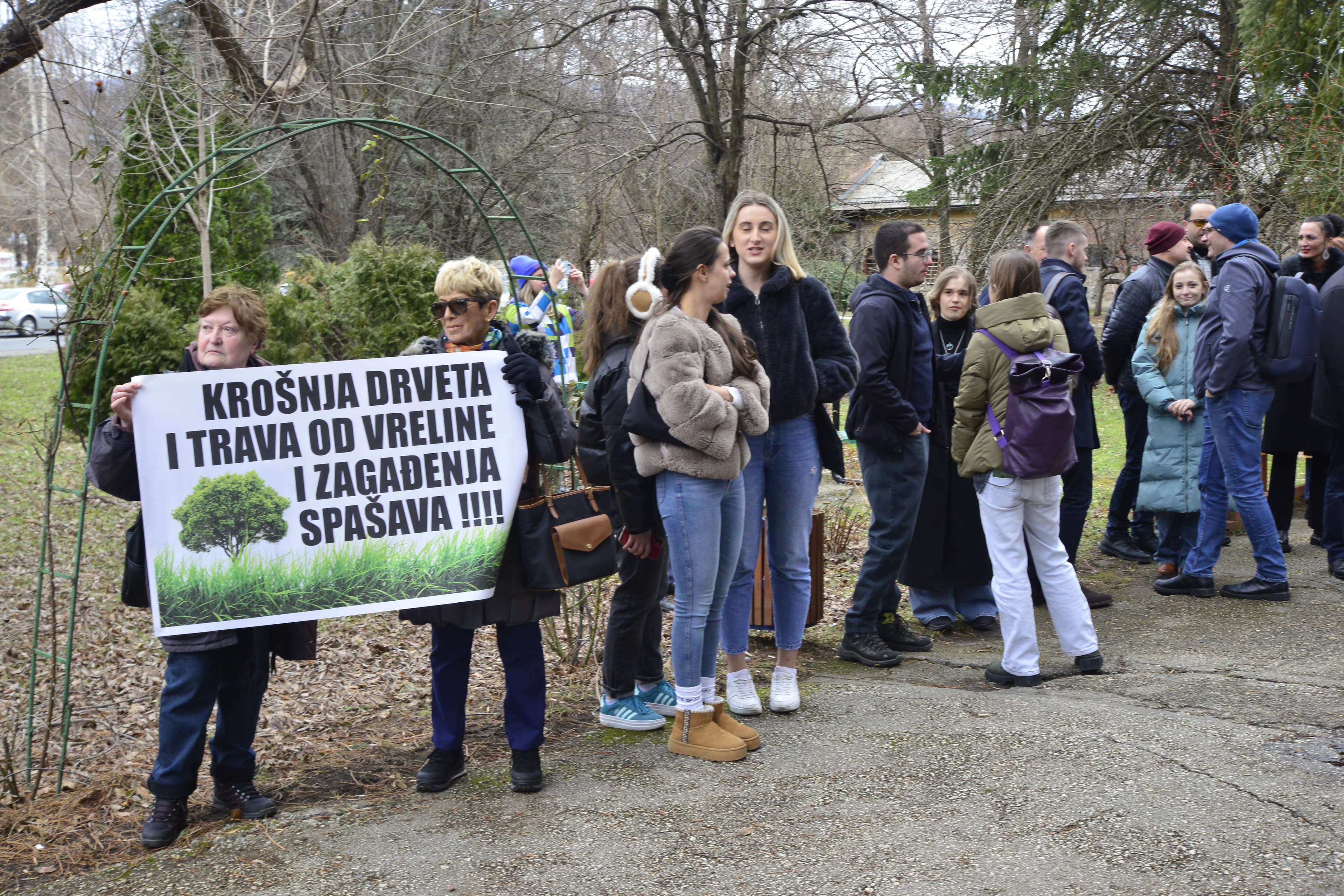 Mirno okupljanje zaposlenika Priridno-matematićkog Fakulteta nacrt regulacionog plana Kvadrat C-Marijin