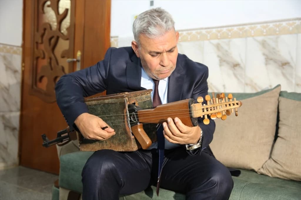 Nastavnik od "kalašnjikova" napravio muzički instrument