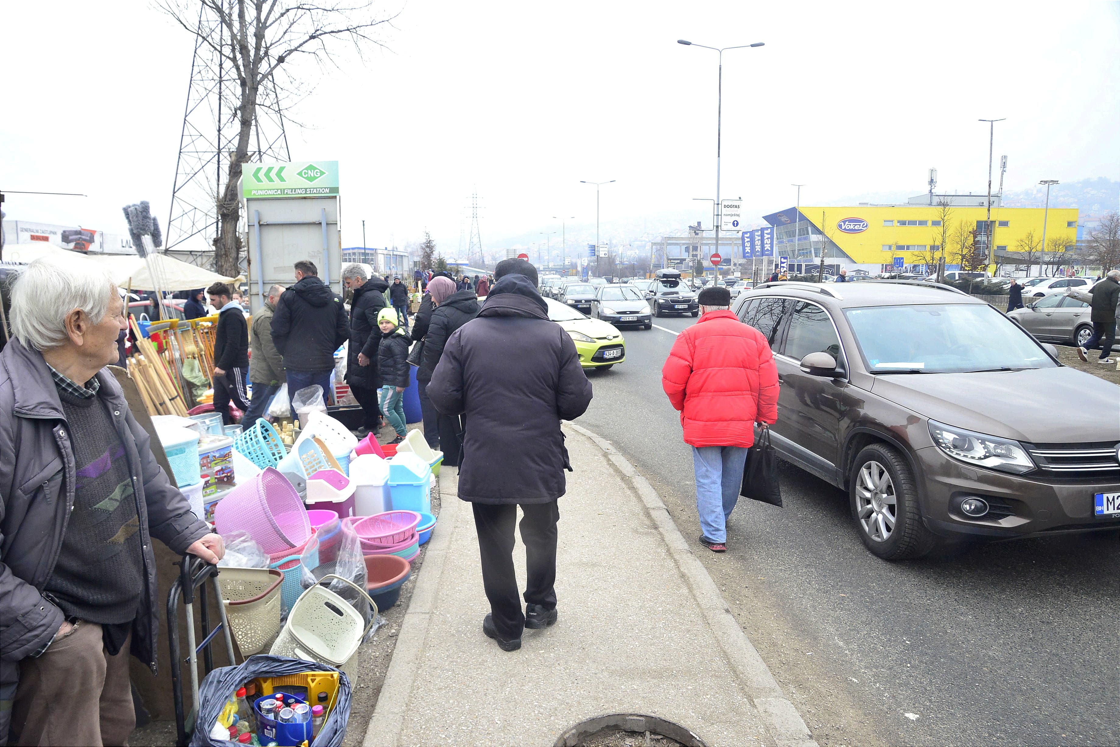 Auto pijaca i neradnim danom