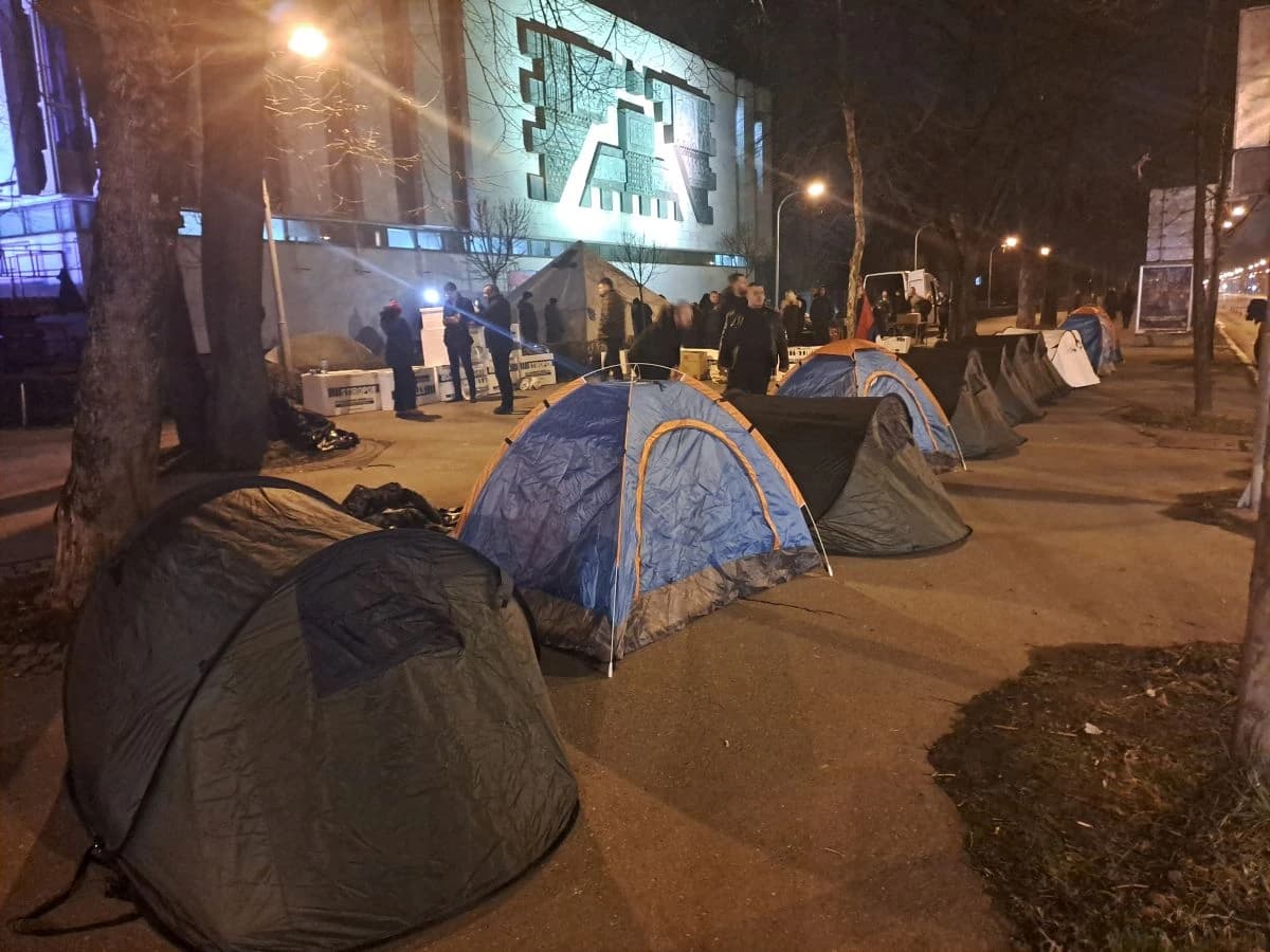 Šatori pred NSRS-om