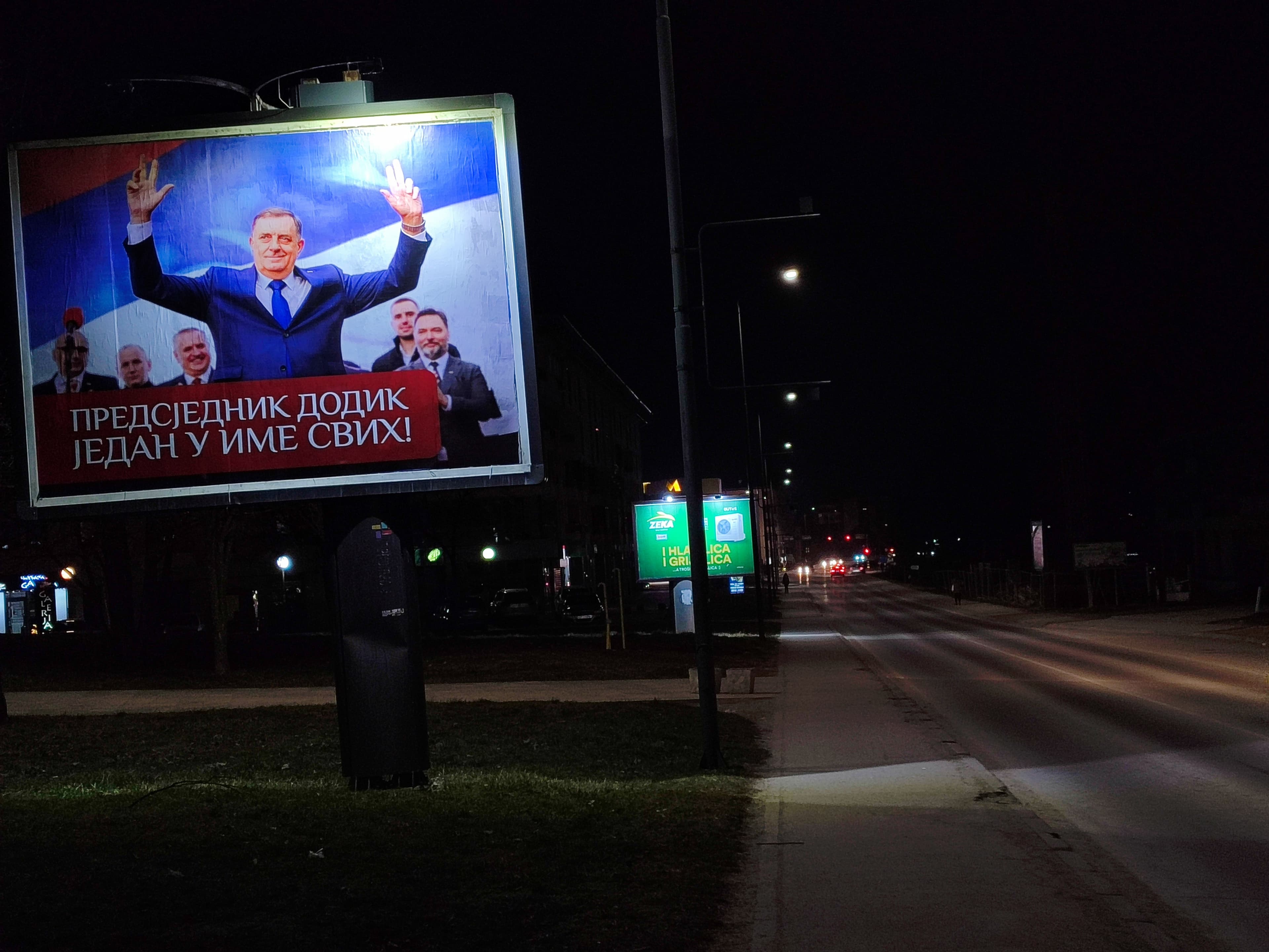 Plakati u Lukavici podrška Dodiku
