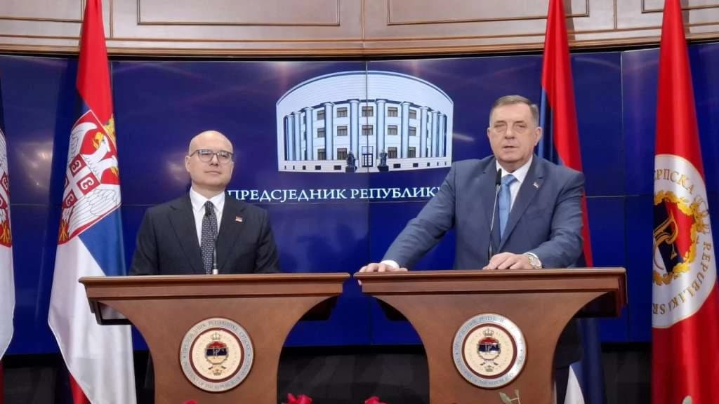 Dodik sa srbijanskim premijerom Vučevićem